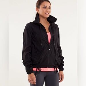 Lululemon Transition Windbreaker Jacket in Size 6 Black